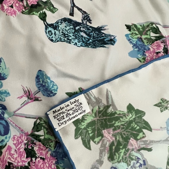 DIOR silk scarf NWOT comes with authentic box gorgeous colors - Picture 7 of 10